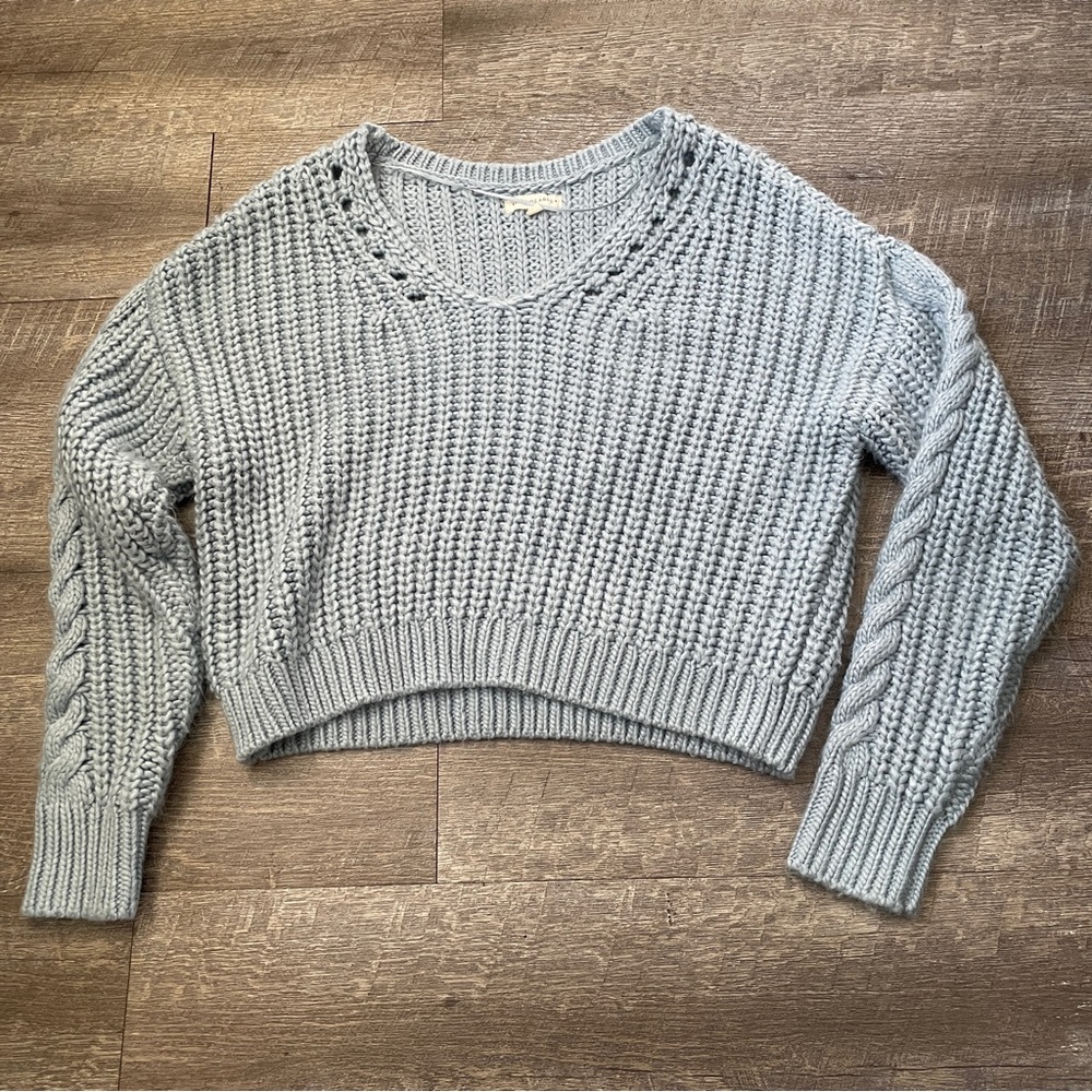 La Hearts Heather Gray V-Neck Sweater‎